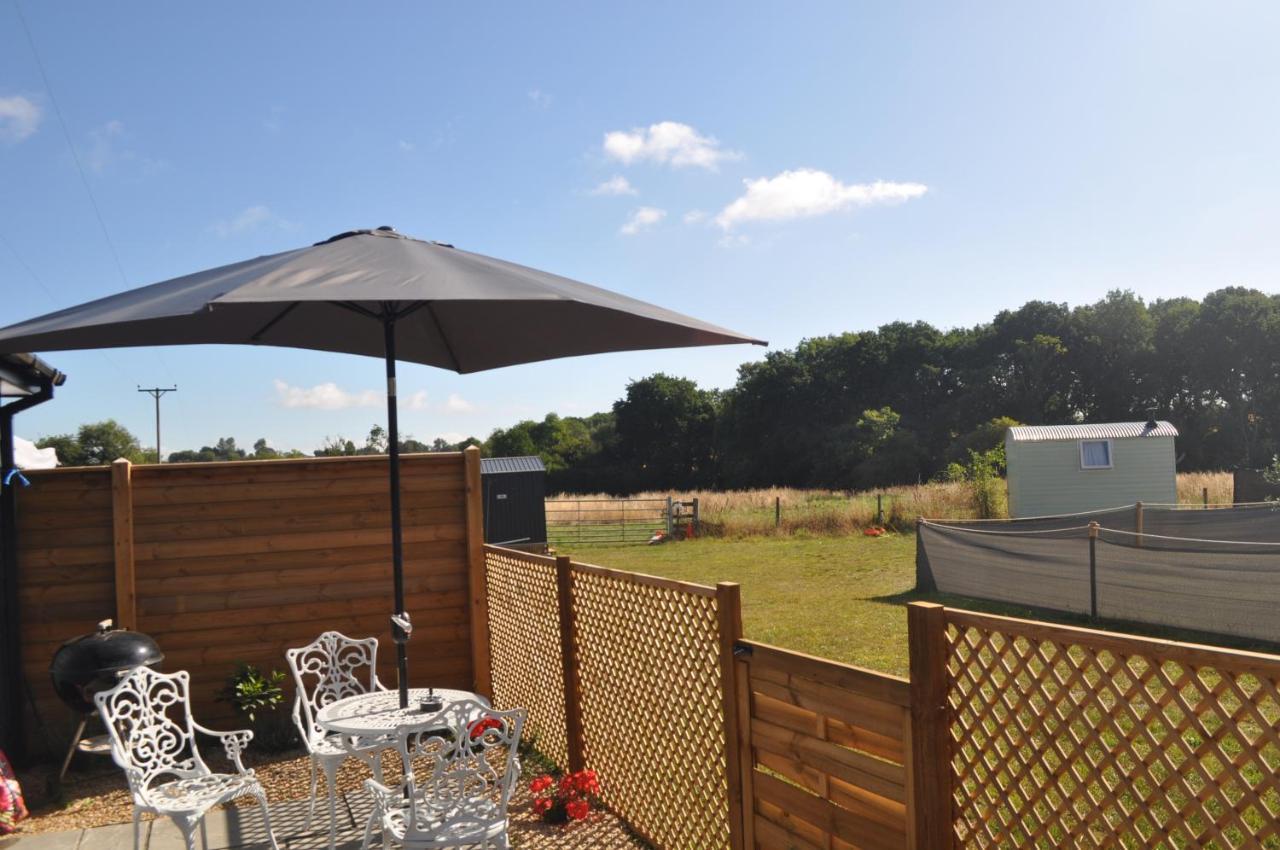Buzzard Holt Hosting Hotel Buckingham Exterior foto
